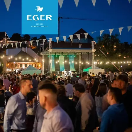 City Home Apartman شقة