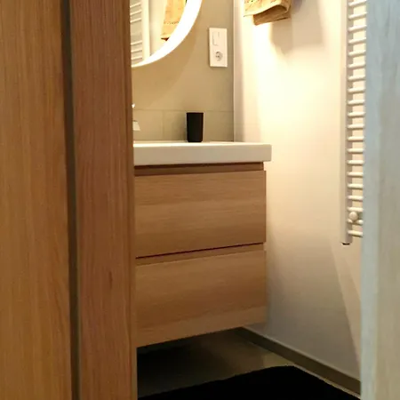 City Home Apartman شقة